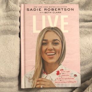 Sadie Robertson 'Live' Book - Pink Cover